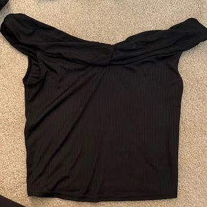 SILENCE + NOISE OFF THE SHOULDER BLOUSE! SIZE SM—BLACK